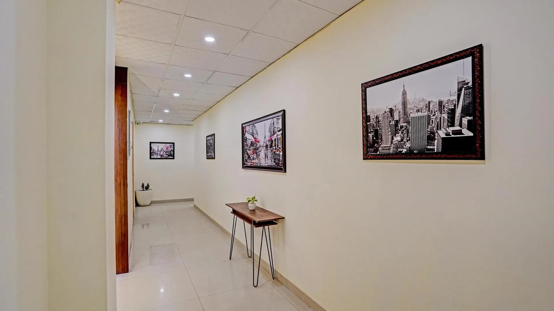 Hotel Prime Plaza Tark Delhi Airport New Delhi 4*,