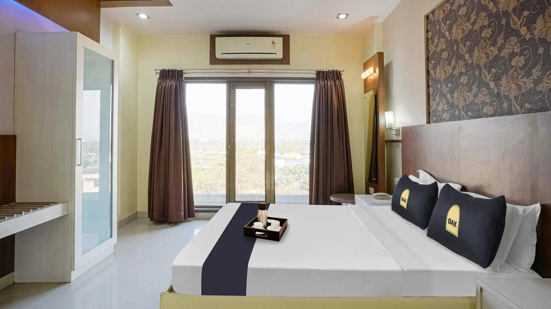 Hotel Prime Plaza Tark Delhi Airport New Delhi 4*,
