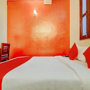 *** Hotel Oyo Flagship Jhankar Road India